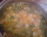 Foto del paso 1 de la receta: Macarrones de colores a la carbonara con Frankfurt y bacon