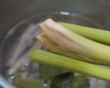 Foto langkah ke 2 dari resep Sup Ceker Ayam (Bumbu Aromatik).
