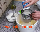 Foto del paso 4 de la receta: Bizcocho de yogurt de limón