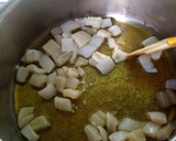 Foto del paso 3 de la receta: Potaje de habichuelas con calamar congelado