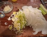 Foto del paso 2 de la receta: TARTA DE CEBOLLA Y QUESO sin gluten