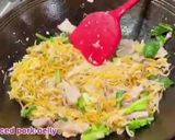 A picture of step 10 of Singapore Hokkien Mee.