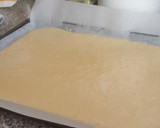 Foto del paso 4 de la receta: Enrollado relleno de nata con cobertura de crema pastelera de café