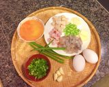 Hình bước làm 1 của món Cơm chiên thập cẩm tôm,còi sò điệp,hạt đậu nành.