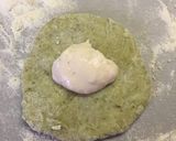 Foto del passaggio 5 della ricetta Gnocchi di lattuga ripieni di ricotta e salmone