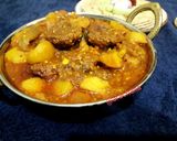 A picture of step 8 of Aalu bagan badi ki sabji with chapati and pickle.