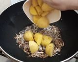 A picture of step 2 of Baingan(Brinjal) Aloo(potato) ki Bujhya.