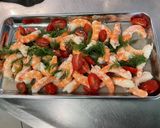 Une image de l'étape 10 de Crevettes sauvages marinées aneth citron tomates cerises.