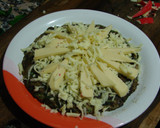 Foto del paso 6 de la receta: Tortilla de espinaca rellena con quesos acompañada de una sopa montañesa y pan casero