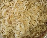 Foto langkah ke 5 dari resep Mie nyonyot sambel petis.