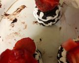 A picture of step 4 of Chocolate covered strawberry delight.
