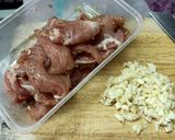รูปขั้นตอนการทำที่ 1 ของ หมูกระเทียม