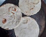 Foto del paso 3 de la receta: Entomatadas sencillas con tortilla de mano🫓