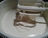 Foto langkah ke 3 dari resep Bolu Kukus Mekar Semangka (antigagal, praktis, dan ngakak).