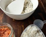 A picture of step 3 of Yuzu Salmon Onigiri.