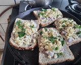 A picture of step 1 of Bread pizza.