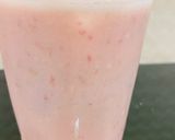 A picture of step 4 of Strawberry shake.