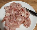 Foto del paso 2 de la receta Estofado de pollo tinto a las finas hierbas con patatas