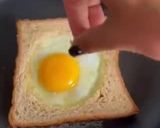 Hình bước làm 3 của món Sandwish Ấp Trứng! Bữa Sáng Ngon Nhanh Trong Vòng 5p