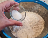 Foto del paso 2 de la receta: Pan integral exprés, sin amasado ni reposo