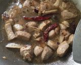 A picture of step 3 of Sweet spicy pork with lotus stem.