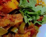 A picture of step 2 of Masaledar Aloo Shimla Mirch.