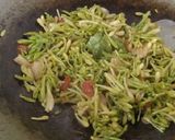 Foto langkah ke 3 dari resep Ongseng Bunga Pepaya.