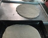 Hình bước làm 4 của món Đế piza