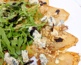 Foto del paso 3 de la receta: Ensalada de peras caramelizadas con queso azul