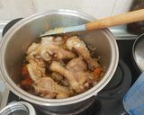 Foto del paso 4 de la receta: Arroz con pollo, zanahoria, maíz, guisantes y salchicha