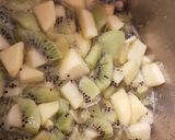 Foto del passaggio 3 della ricetta Marmellata di kiwi, mele e limone