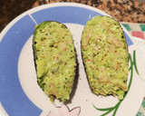 Foto del paso 1 de la receta: Aguacates rellenos de pollo