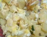 Foto del paso 7 de la receta: Papas con huevo! Con cebolla de verdeo y cheddar