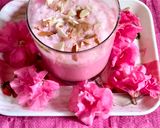 A picture of step 4 of Pink malai shake easy and quick.