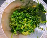 A picture of step 3 of Green veggies chips.