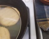 A picture of step 4 of Mini pan pizzas.