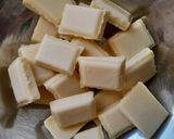 Fehércsokis körtekrémleves pirított dió morzsával recept fázis 1 fotója