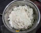 A picture of step 2 of Poha Donut Vada.