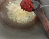 Foto langkah ke 7 dari resep Mie Sanggul Goreng Pedas.