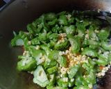 Foto langkah ke 4 dari resep Tumis Pare Jagung Manis.
