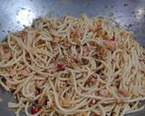 Foto langkah ke 5 dari resep Spaghetti Salmon Aglio Olio.
