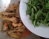 Foto langkah ke 6 dari resep Ayam sambal kemangi.