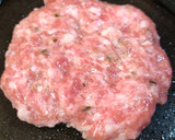 Foto del paso 3 de la receta: Hamburguesa con mermelada de cebolla y queso gallego