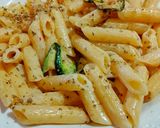 Foto del passaggio 10 della ricetta Penne rigate alle zucchine e squacquerone