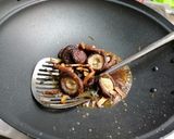 A picture of step 2 of Fried Fresh Shiitake Mushrooms with Soy Sauce.
