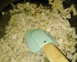 A picture of step 2 of Chicken vegetable pasta.
