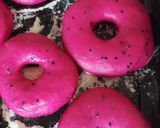 Foto langkah ke 2 dari resep Donat buah naga. lembut.