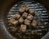 Foto langkah ke 10 dari resep Saikoro Beef Rice Bowl with Omelette.