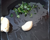 Foto del paso 5 de la receta: Pollo con chutney de cebolla, manzana y dátiles