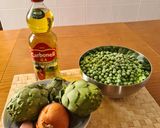 Foto del paso 1 de la receta: Alcachofas y guisantes estofados con huevo